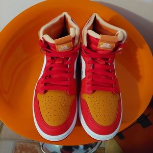New Nike women's, size 9 orange midJordans.